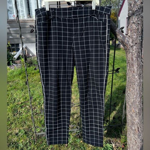 Old Navy Casual Pants - Picture 1 of 4